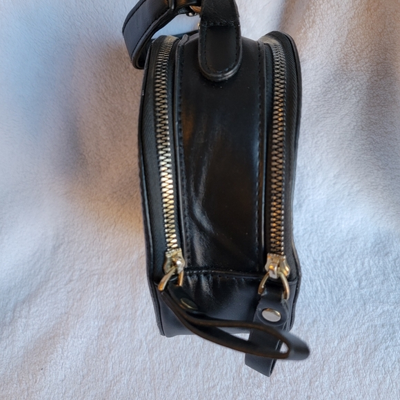 NY Handbag Purse Cosmetic Tote Black With Stunning Gold Accents Faux Leather Zip - Picture 6 of 8